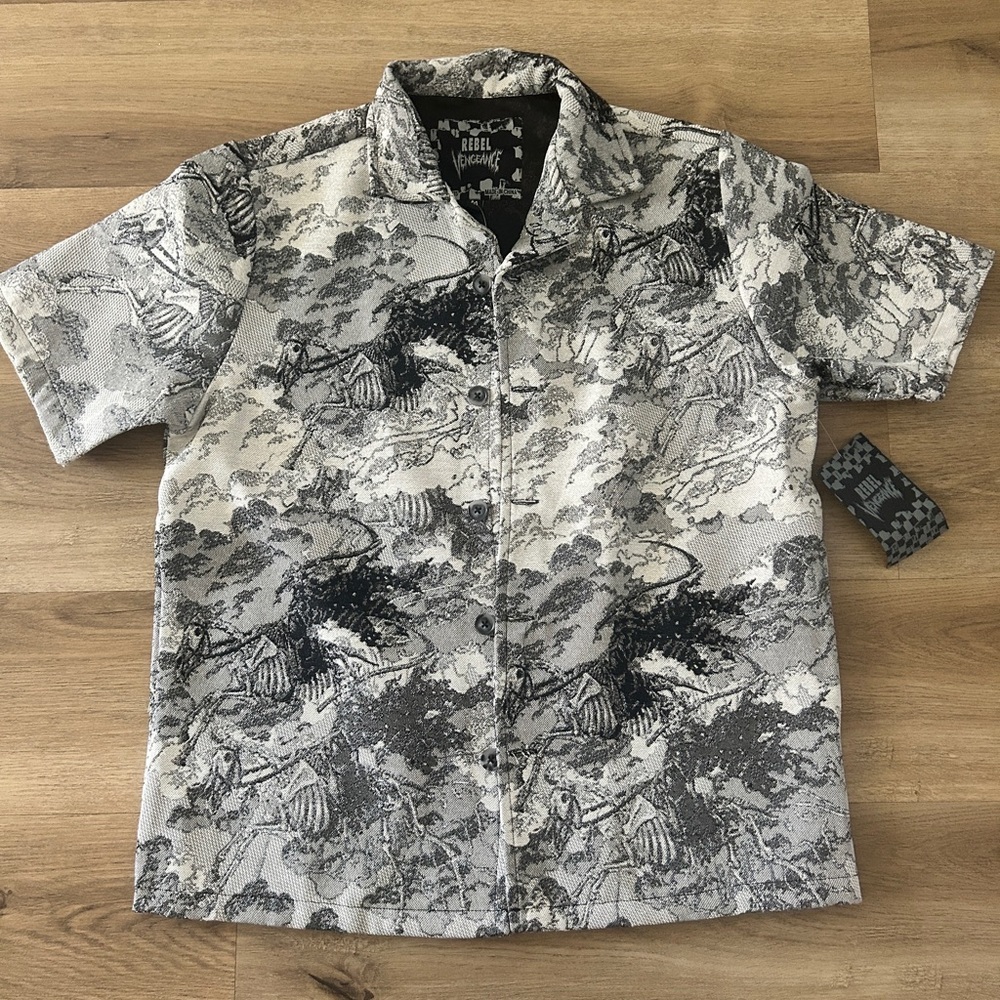 Rebel Vengeance Graphic Tapestry Button-Up Shirt | NWT Rare | Size M & L